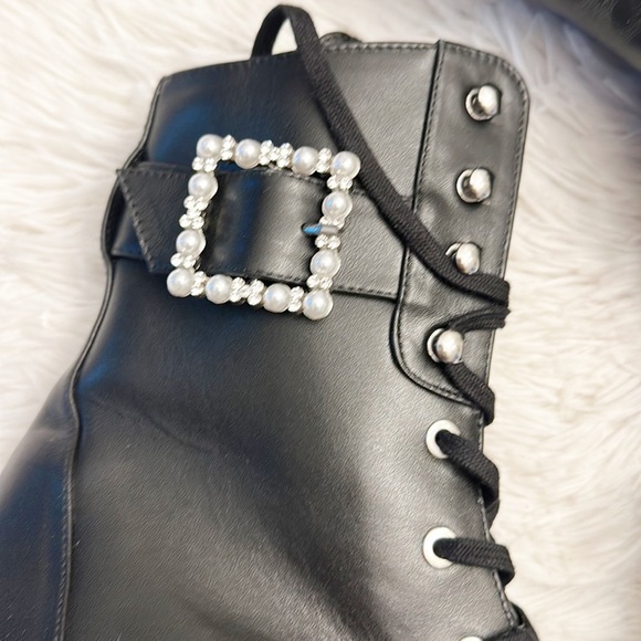 NEW $770 Stuart Weitzman Pearl Ankle Buckle Combat black leather boot women Sz 6 - Picture 6 of 9